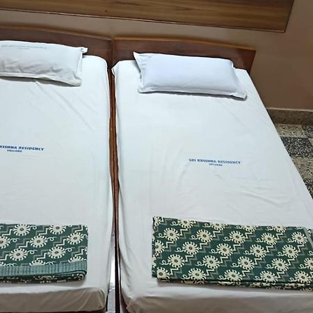 ホテル Sri Krishna Residency ヴェールール エクステリア 写真