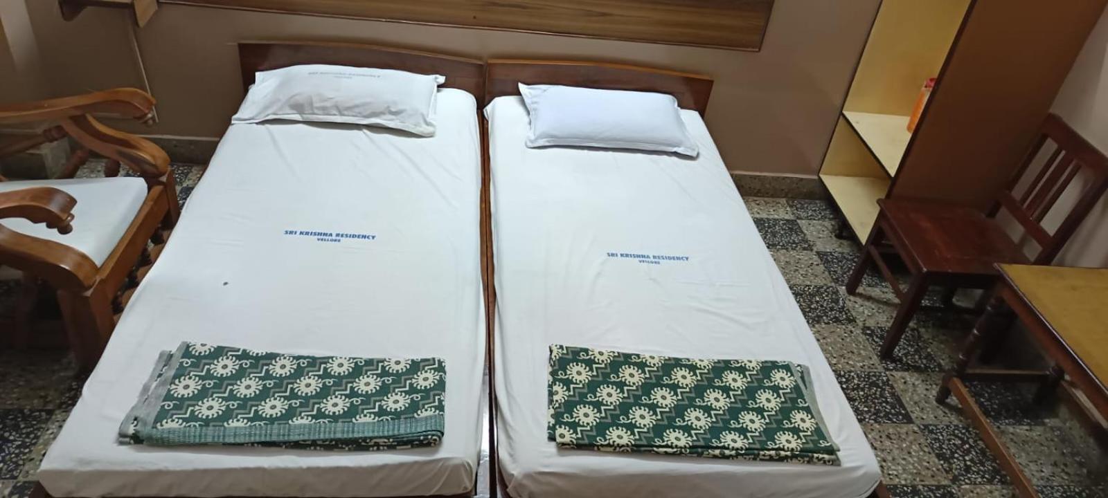 ホテル Sri Krishna Residency ヴェールール エクステリア 写真
