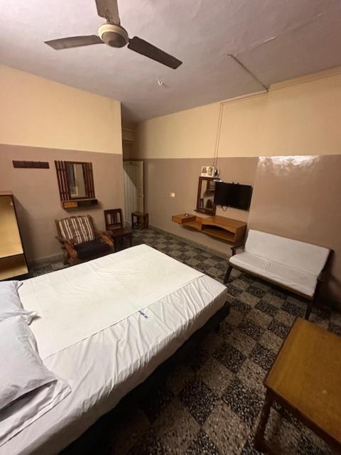 ホテル Sri Krishna Residency ヴェールール エクステリア 写真
