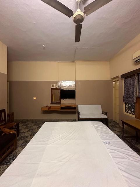 ホテル Sri Krishna Residency ヴェールール エクステリア 写真